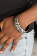 Load image into Gallery viewer, Garden Villa - Silver
