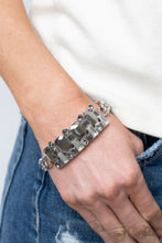 Load image into Gallery viewer, Urban Crest - Silver

