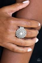 Load image into Gallery viewer, Daringly Daisy White Ring
